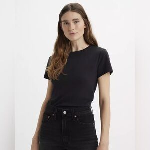 Levi’s Essential Short Sleeve T-shirt; Medium; Black; NWT New with Tag